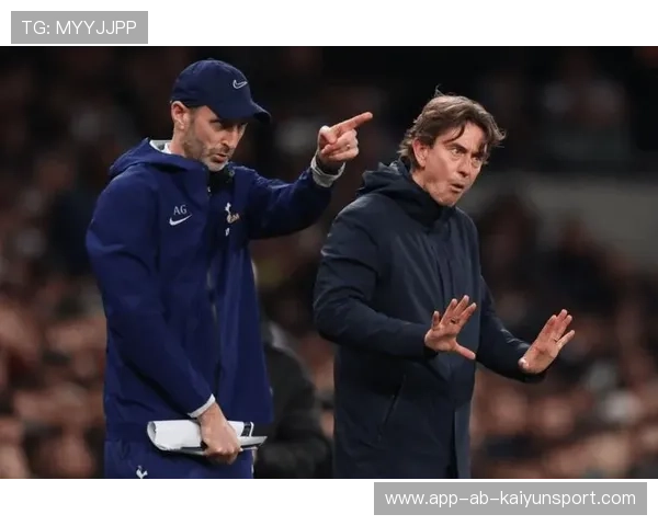 热刺球员斯宾塞与教练弗兰克发生冲突。，热刺球员斯宾塞与教练弗兰克发生冲突视频